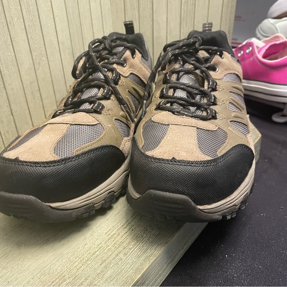 Sketchers Waterproof Hiking Shoes 9 - Picture 2 of 8